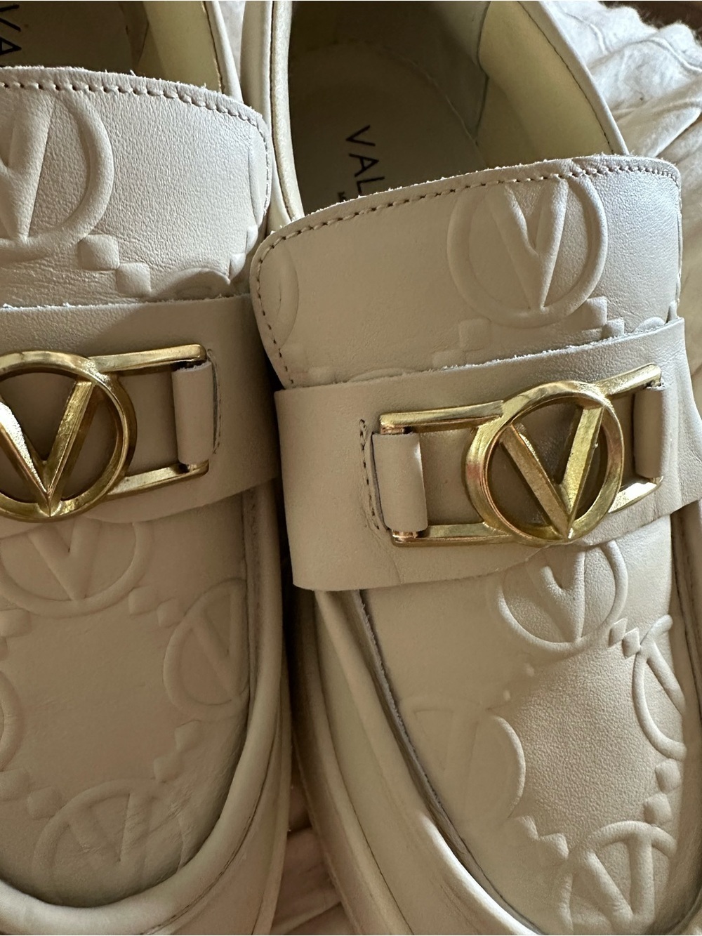 Valentino Cream Embossed Leather Loafers with Gold V-Logo size 7 - Picture 11 of 11